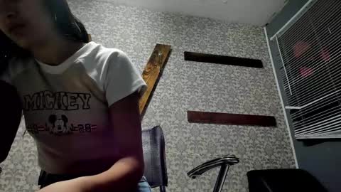 Snapshot of lucasymia_69 chatting on March 10, 12:17 pm MIA HOT online show from March 10, 12:17 pm