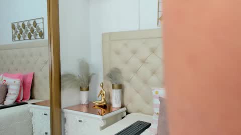 lucia lorenz online show from February 16, 11:32 am