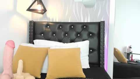 Lucia online show from November 5, 9:20 pm