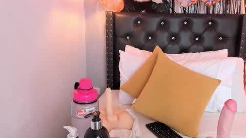 Snapshot of lucia_rios chatting on October 27, 7:19 pm Lucia online show from October 27, 7:19 pm