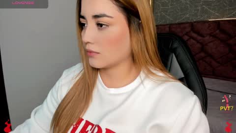 lucia star  online show from January 11, 11:45 am