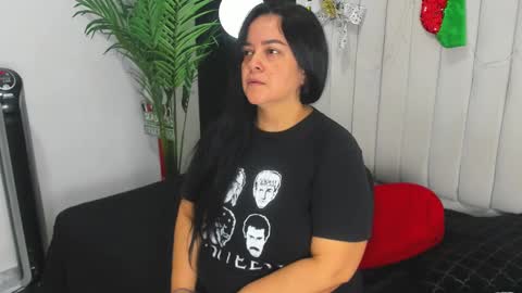 Lucia Vonne online show from December 18, 11:34 am