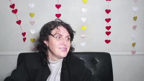 LuciaMi online show from February 1, 6:40 pm