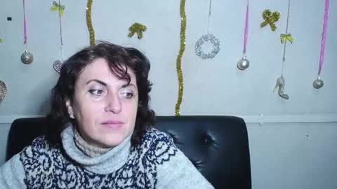 LuciaMi online show from December 29, 6:05 pm