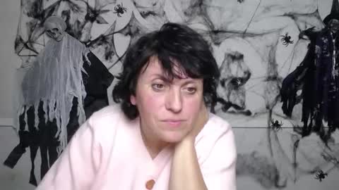 LuciaMi online show from October 22, 6:35 pm