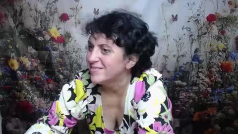 LuciaMi online show from October 8, 5:50 pm