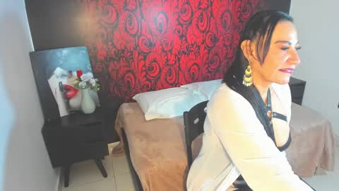 Snapshot of lucianablackwell chatting on September 23, 5:55 pm lucianablackwell online show from September 23, 5:55 pm