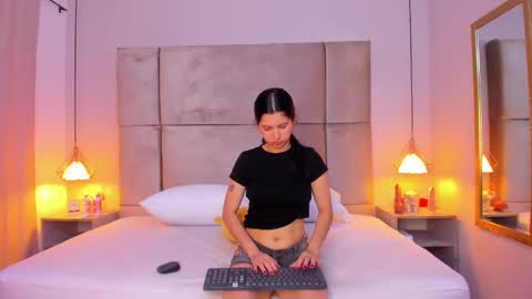 Snapshot of lucianasmith_ chatting on September 17, 12:25 pm Luci online show from September 17, 12:25 pm