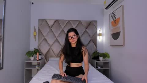 Snapshot of lucianasmith_ chatting on March 7, 11:40 am Luci online show from March 7, 11:40 am