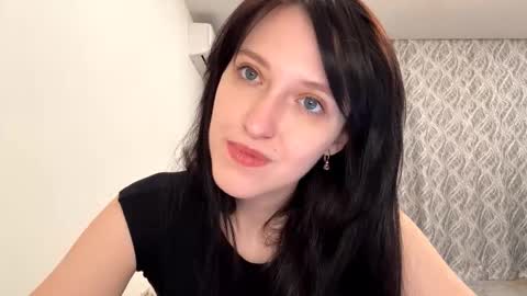 Snapshot of lucibeveridge chatting on October 28, 4:13 pm Mary online show from October 28, 4:13 pm