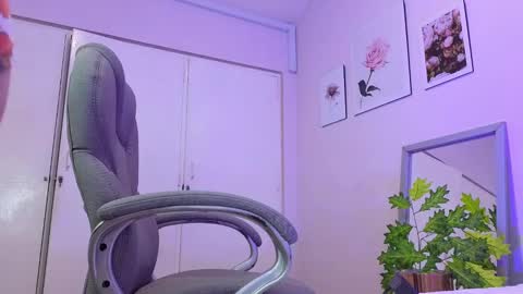 Snapshot of lucie_nicolls chatting on January 8, 7:56 pm Lucie online show from January 8, 7:56 pm