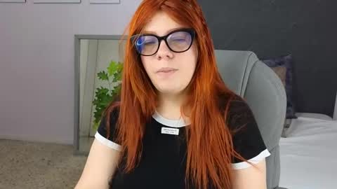 Snapshot of lucie_nicolls chatting on January 3, 7:29 pm Lucie online show from January 3, 7:29 pm