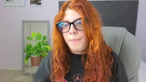 Snapshot of lucie_nicolls chatting on January 7, 7:38 pm Lucie online show from January 7, 7:38 pm