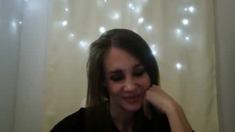 Snapshot of luciemack chatting on October 29, 6:21 pm LucieMack online show from October 29, 6:21 pm