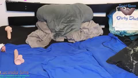 Snapshot of lucinda_sins chatting on October 10, 5:29 pm Lucinda online show from October 10, 5:29 pm