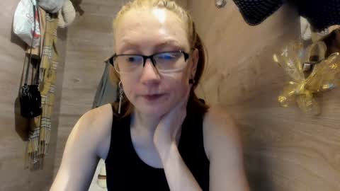 lucky_licky20 online show from December 22, 3:44 am