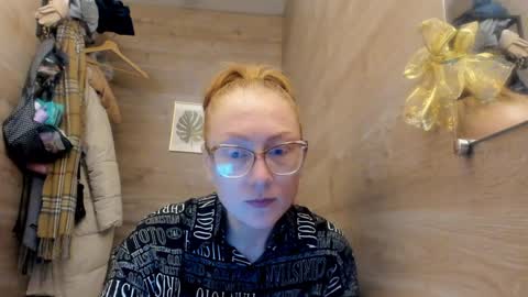 lucky_licky20 online show from December 17, 4:01 am