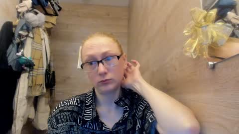 lucky_licky20 online show from December 18, 4:09 am