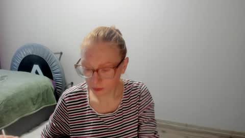 lucky_licky20 online show from December 3, 3:07 am