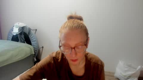 lucky_licky20 online show from December 8, 3:53 am