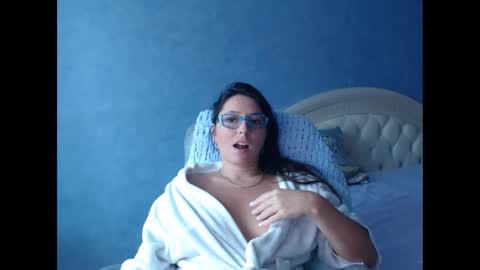 Snapshot of luckylinda23 chatting on September 12, 8:23 am luckylinda23 online show from September 12, 8:23 am