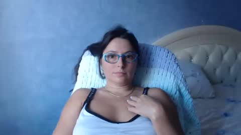 Snapshot of luckylinda23 chatting on September 20, 10:24 am luckylinda23 online show from September 20, 10:24 am