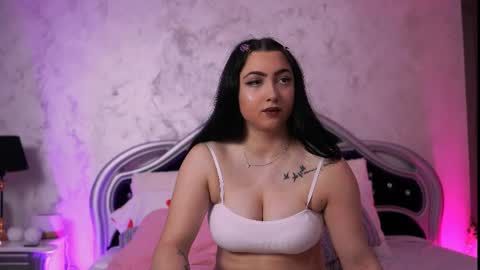 Mia online show from June 4, 5:39 pm