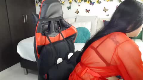 Snapshot of lucy007_ chatting on December 22, 5:12 am luciana online show from December 22, 5:12 am