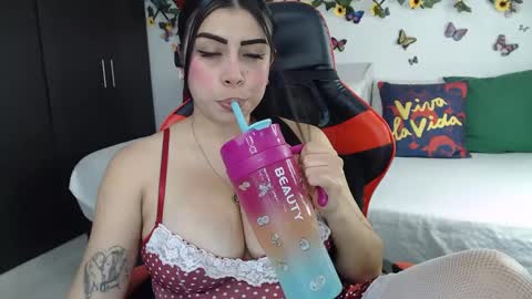 Snapshot of lucy007_ chatting on December 7, 5:04 am luciana online show from December 7, 5:04 am