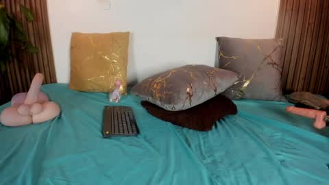 Lucy online show from April 14, 4:34 am