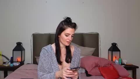 Snapshot of lucy1990xxx chatting on October 22, 9:53 pm Lucy online show from October 22, 9:53 pm