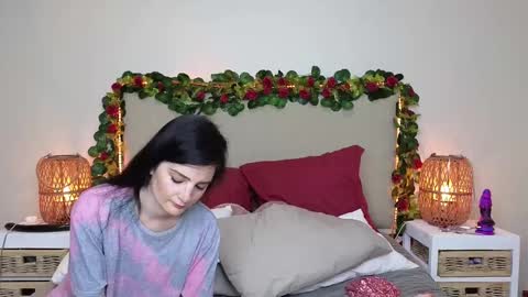 Snapshot of lucy1990xxx chatting on February 20, 9:09 pm Lucy online show from February 20, 9:09 pm