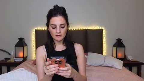 Snapshot of lucy1990xxx chatting on October 19, 9:50 pm Lucy online show from October 19, 9:50 pm