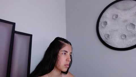 Snapshot of lucy__23 chatting on October 21, 4:49 am online show from October 21, 4:49 am