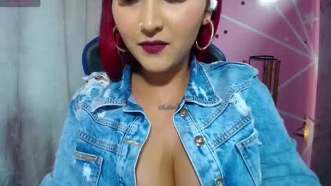 lucy_beatifull online show from January 25, 1:43 am