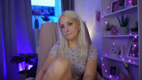 Cutie Lucy online show from June 21, 6:12 pm