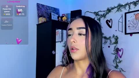 Snapshot of lucy_ev chatting on March 10, 8:17 am Lucy online show from March 10, 8:17 am