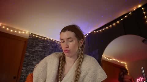 Snapshot of lucy_gooosey chatting on November 1, 1:54 am Lucy. online show from November 1, 1:54 am