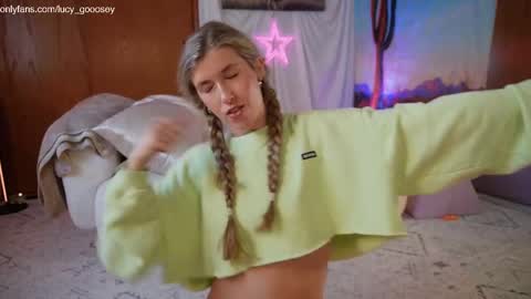 Snapshot of lucy_gooosey chatting on October 5, 10:48 pm Lucy. online show from October 5, 10:48 pm