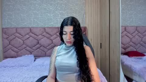 Snapshot of lucy_greys_ chatting on March 11, 10:29 am Lucy Greys online show from March 11, 10:29 am