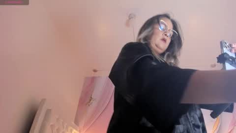 Lucy online show from February 4, 12:19 pm