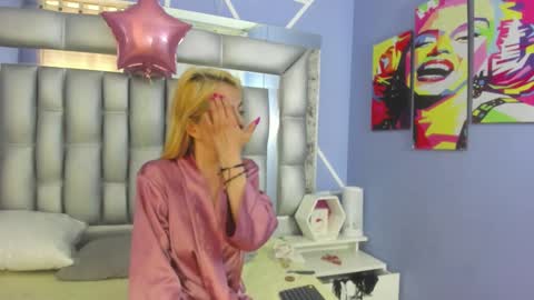  SleepyAbuela online show from November 20, 5:25 pm