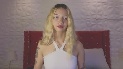 PINK online show from October 11, 7:49 pm