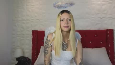 PINK online show from October 31, 7:07 pm