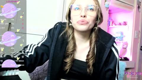 Snapshot of lucy_s3x chatting on February 26, 12:20 am Lulu online show from February 26, 12:20 am