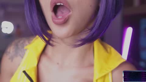Lucy Alien  online show from December 8, 4:25 am