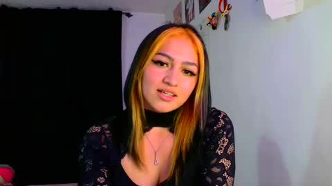 Snapshot of lucycherry__ chatting on December 13, 1:26 am LUCIA online show from December 13, 1:26 am