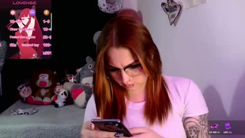 Snapshot of lucycherry__ chatting on October 16, 3:42 am LUCIA online show from October 16, 3:42 am
