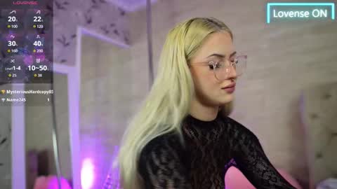 Snapshot of lucylexton chatting on October 3, 4:50 am Lucy Lexton online show from October 3, 4:50 am