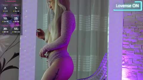 Snapshot of lucylexton chatting on October 14, 4:15 am Lucy Lexton online show from October 14, 4:15 am